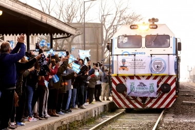 Emoción en 9 de Julio, Carlos Casares y Pehuajó por la vuelta del tren luego de 7 años