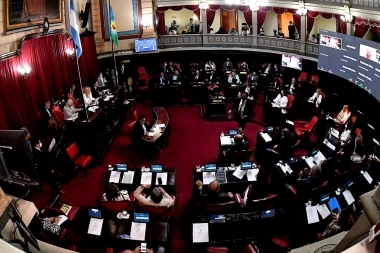 Después de un largo receso y negociaciones de última hora, sesiona el Senado