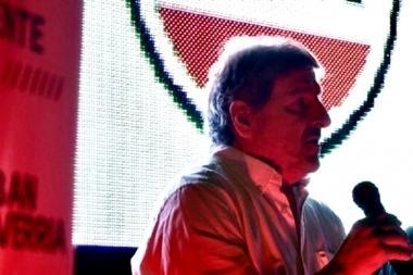 Un radical dejó la UCR y se puso la camiseta de los libertarios de Milei