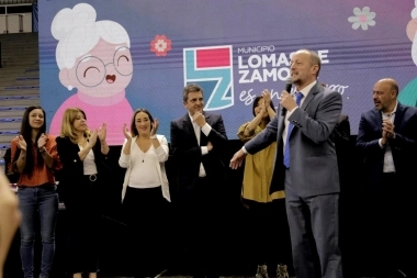 Insaurralde volvió a mostrarse con Massa: celebraron juntos el Día del Jubilado en Lomas