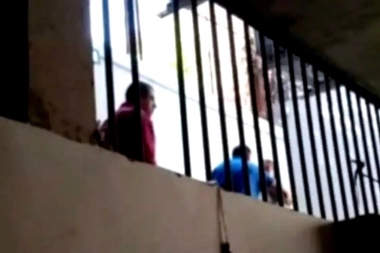 Una de Spiderman: se escaparon cinco presos de una alcaidía porteña saltando un paredón