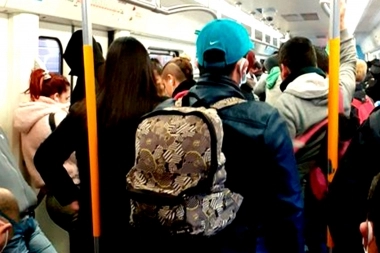 Tren Sarmiento: detuvieron a dos mujeres acusadas de robar teléfonos a los dormidos