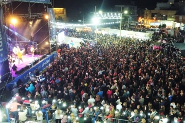 Una multitud presenció la Fiesta Nacional de la Cerveza con la actuación de Román El Original