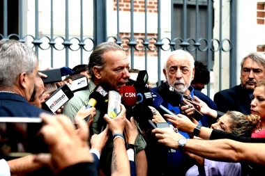 Tras la reunión de urgencia, Berni habló de “infiltrados” en la marcha donde lo agredieron