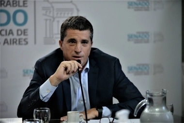 Continúa la interna: Allan le responde a Garro con una foto de militancia