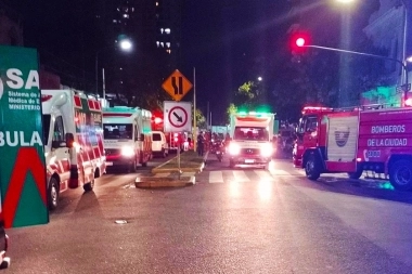 Se derrumbó una casa tomada en Floresta, dos muertos y más de 20 heridos