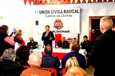 Posse fue hasta Hurlingham a apoyar la asunción del frente local del radicalismo