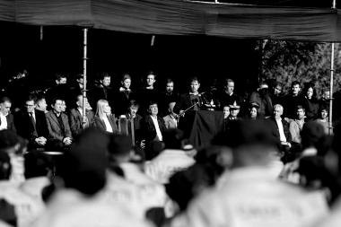 Intendentes de la oposición molestos con el discurso de Kicillof en el egreso de policías