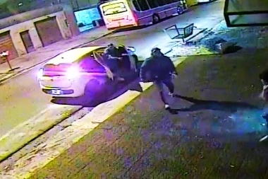 ¿Son los mismos? En días consecutivos y con un auto similar, realizaron violentos robos piraña