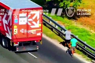 No lo perdonaron: se le quedó la camioneta y cuando esperaba la grúa lo asaltaron