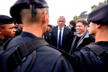 Kicillof y Berni participaron del acto de egreso de cadetes de policía en San Fernando