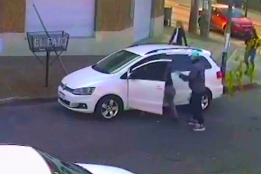 Postal de la resignación: llegaron en dos motos, le robaron la camioneta y él hombre solo los vio partir