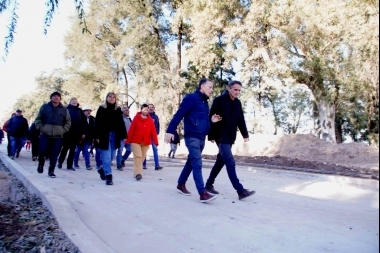 Katopodis visitó a Gray y recorrieron obras de pavimentación en Esteban Echeverría