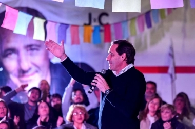 Garro continúa su campaña en La Plata con halagos para Larreta y Santilli: “Terminarán con la desidia”