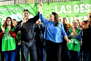 Con una aplastante victoria, Arévalo ganó las elecciones y quedó al frente de ATE Provincia