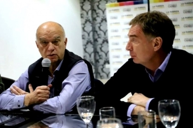 Con una foto, Grindetti y Santilli sellaron la unidad de Juntos en una reunión con intendentes del PRO