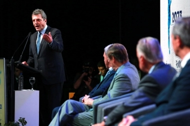 “Es una expresión de dolarización cobarde”: Massa criticó a Milei y llamó a confiar en el peso