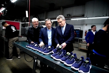 Gray recibió el apoyo de Agustín Rossi y destacó la importancia de “proteger” a la industria nacional