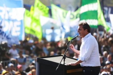 Massa relanzó su campaña en Tucumán: críticas a Milei y respaldo del PJ Nacional