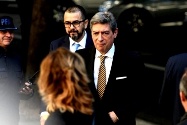 Rosatti y una fuerte crítica para la dolarización de Milei: “Si elimina el peso, es inconstitucional”