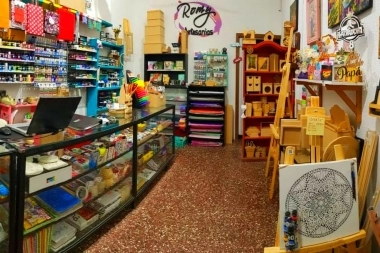 Video que duele: llevó a una nena a robar a una librería y luego escondió el botín