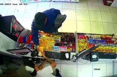 Renunciaron los empleados: dos veces en tres días, el mismo ladrón asaltó un kiosco a mano armada