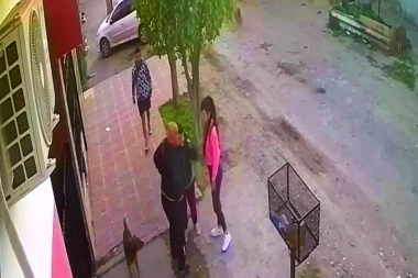 Ataque motochorro: lo encañonaron y arrojaron al piso durante un violento robo de auto