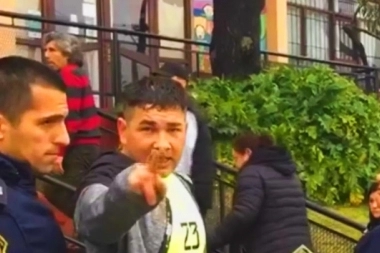 Madrugó y Dios no lo ayudó: faltaron las autoridades de mesa, se negó a presidirla y acabó demorado