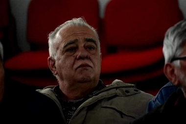 Dirigente radical bonaerense tildó a Milei de “fascista” y llamó a la “toma de posición”