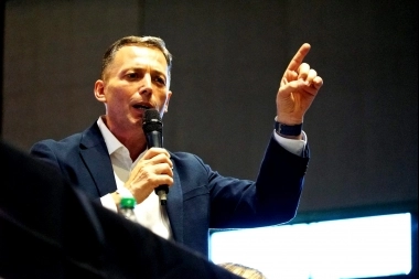 Gray volvió a presionar al PJ con la renuncia de Máximo y Alberto tras la derrota electoral