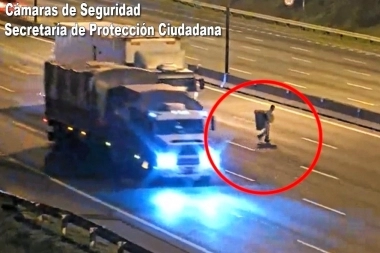 Para escapar de la policía cruzó la Panamericana a pie y provocó un incidente vial