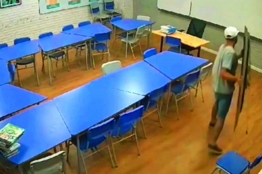 Intentó robar una TV de 50 pulgadas en un colegio y escapó en la bicicleta de una alumna
