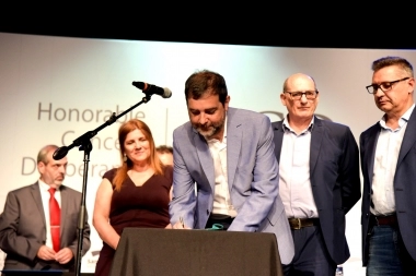 Moreira juró en San Martín junto a concejales: “Los invito a construir un intercambio permanente”