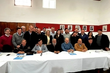 Qué condiciones estableció el radicalismo para aprobarle el endeudamiento a Kicillof