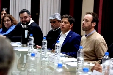 Previo al DNU de Milei, Kicillof recibió a gremios bonaerenses para evaluar el pedido de paritarias