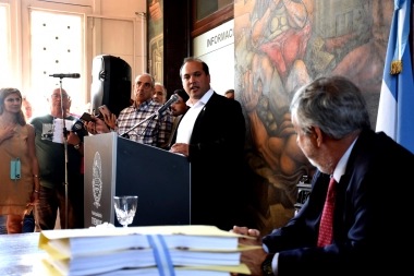 Un intendente radical de la Provincia dará un bono de $100.000 a los municipales