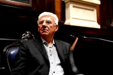 Dichiara tildó de “fracasado” a Caputo y resaltó la mayoría legislativa del peronismo