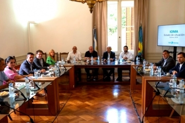 El titular de IOMA se reunió con legisladores: culpas a Milei y atrasos en los pagos