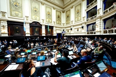 Sesión extraordinaria y tensión en la Legislatura bonaerense: el massismo pegó el faltazo