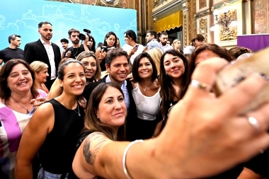 Kicillof conmemoró el Día Mundial de la Mujer y apuntó contra los discursos “terraplanistas”