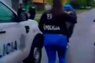 Inocencia perdida en La Plata: allanaron "la Casita de Papá Noel", incautaron drogas y armas