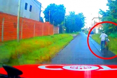 Cocodrilo que se duerme se queda sin celular: descansaba con la puerta abierta y un ratero lo dejó incomunicado