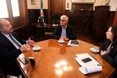 Tauber se reunió con la ministra de Hábitat bonaerense en la UNLP