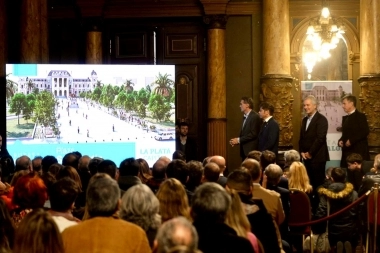 Kicillof y Alak presentaron el proyecto de puesta en valor de la Plaza San Martín de La Plata