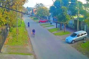 Moto rateros asaltaron a una mujer que regresaba con la hija desde el jardín de infantes