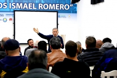 Fernando Gray participó de un encuentro con dirigentes de la UOCRA y el peronismo en San Nicolás