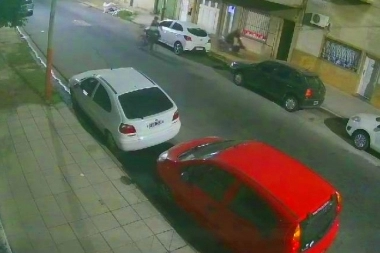 Siempre listos: detectaron la moto encadenada a un poste y con un cortapernos se la llevaron en segundos