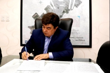 Espinoza firmó un aumento salarial del 15% para trabajadores municipales de La Matanza