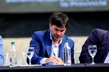 Intendente se suma a “tocar nuevas canciones” en el peronismo y hace campaña por Kicillof