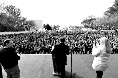 Sin foto de unidad: Kicillof homenajeó a Perón, sin Máximo en el escenario y con el massismo ausente